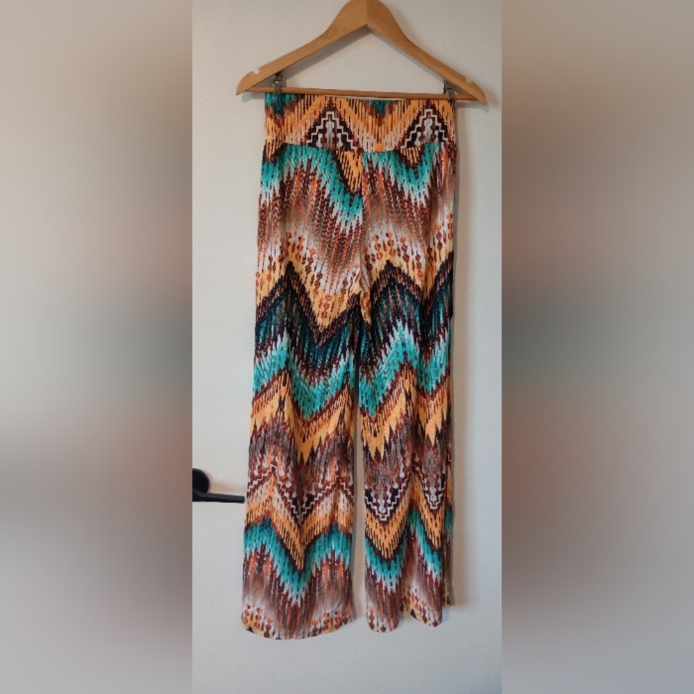 Boutique Multicolor Chevron Boho Gypsy Wide Leg Pants Size Small NWT